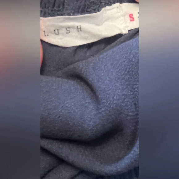 LUSH-Navy Blue Off The‎ Shoulder Ruffled Crop Top - Picture 8 of 9